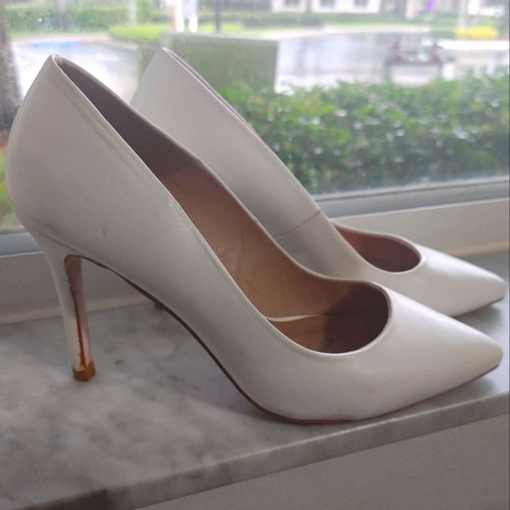 White heel shoes
